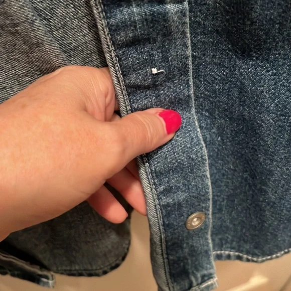 Levi’s Women’s red tag button down denim shirt size Large - Picture 6 of 16